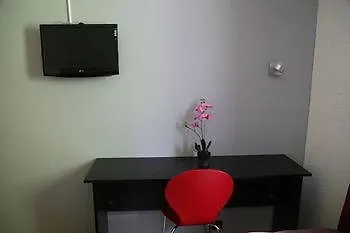 فندق Les Beaux Soleils سيرُجي